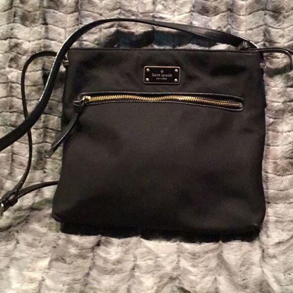 Kate Spade Crossbody. - Picture 1 of 4